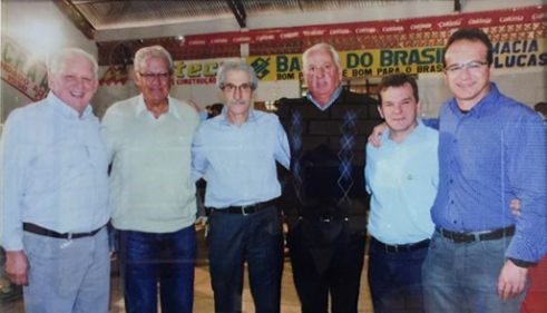 Foto: Manuel Henrique Pereira e Carlos Roberto Alessio (segundo e quarto da esquerda pra direita, respectivamente). Ano 2012.